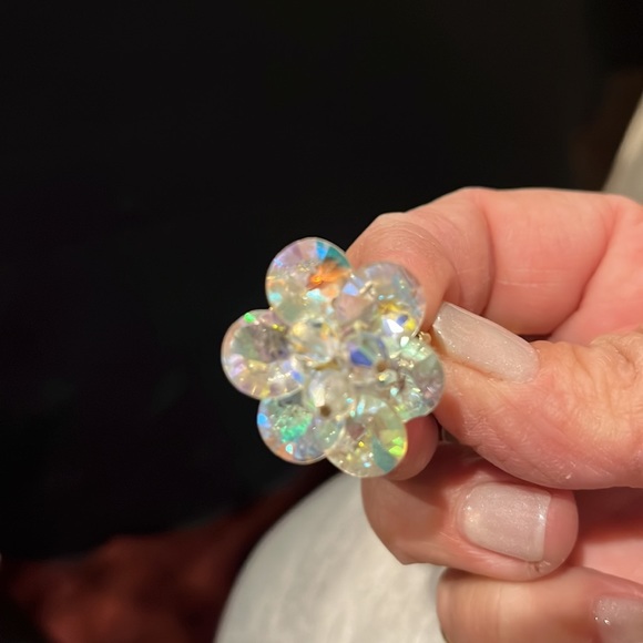 Vintage aurora borealis crystal cluster clip on earrings - Picture 4 of 5